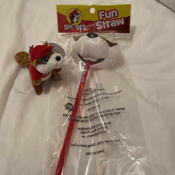Bucees keychain and fun straw - Picture 3 of 3